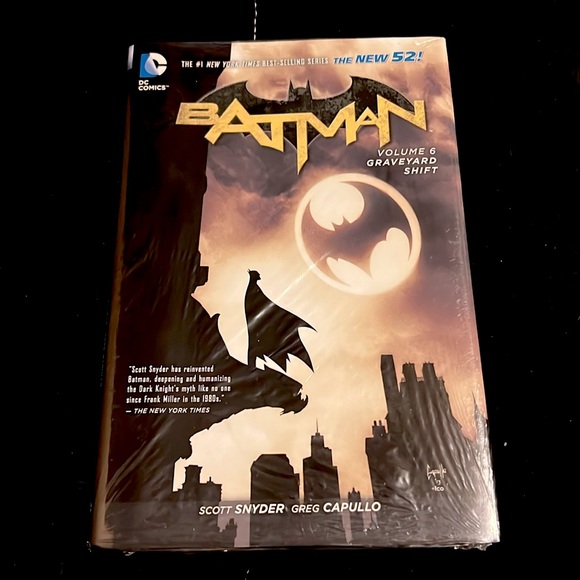 Batman Vol. 6: Graveyard Shift (The New 52) HARDCOVER - Picture 2 of 2